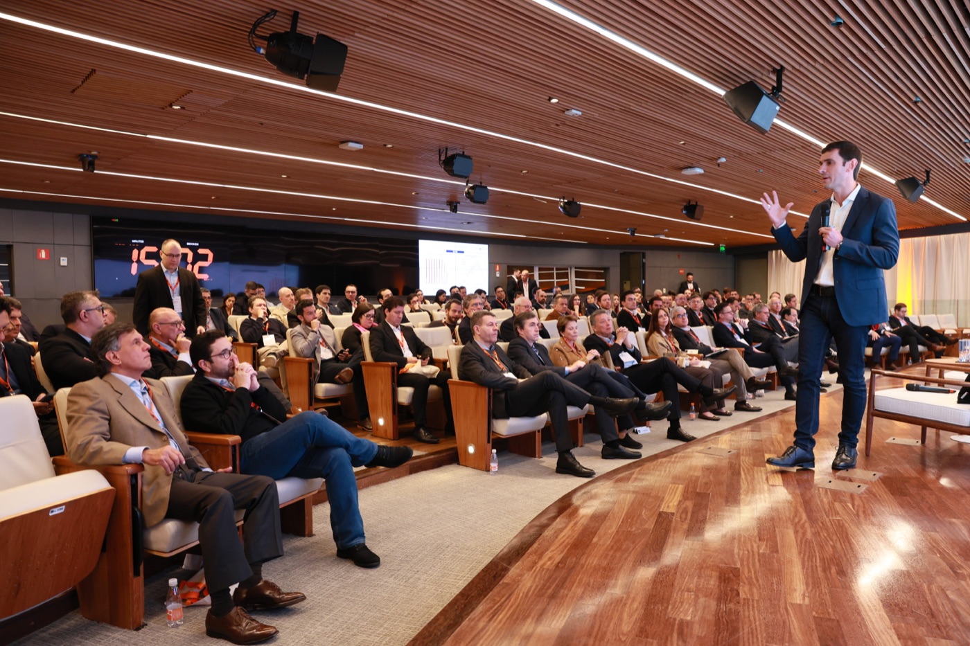 Apresentação e plateia no Summit Agroconsult 2026