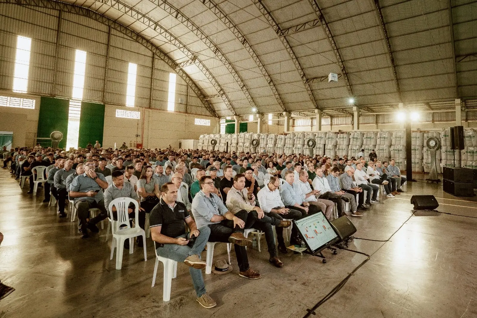 Plateia lotada em palestra da Agroconsult